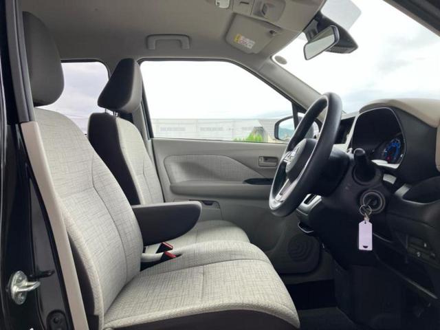 デイズ Ｓ　新品タイヤ／保証書／エマージェンシーブレーキ／ＡＢＳ／横滑り防止装置／禁煙車／エアバッグ　サイド／衝突安全ボディ／パワーウインドウ／キーレス／パワーステアリング／オートライト／マニュアルエアコン（5枚目）
