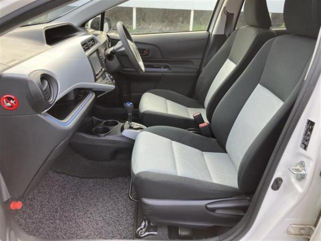 アクア S 新品タイヤ/社外 ナビ/EBD付ABS/横滑り防止装置/アイドリングストップ/フルセグTV/DVD/エアバッグ サイド/パワーウインドウ/エンジンスタートボタン/キーレスエントリー/オートエアコン(6枚目)