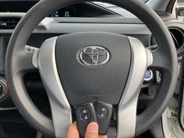 アクア S 新品タイヤ/社外 ナビ/EBD付ABS/横滑り防止装置/アイドリングストップ/フルセグTV/DVD/エアバッグ サイド/パワーウインドウ/エンジンスタートボタン/キーレスエントリー/オートエアコン(11枚目)