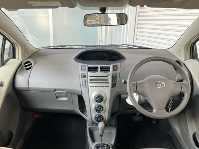 ヴィッツ F 新品タイヤ/EBD付ABS/エアバッグ 運転席/エアバッグ 助手席/パワーウインドウ/キーレスエントリー/パワーステアリング/ワンオーナー/マニュアルエアコン/ヘッドライトレベライザー/CD/ラジオ(4枚目)