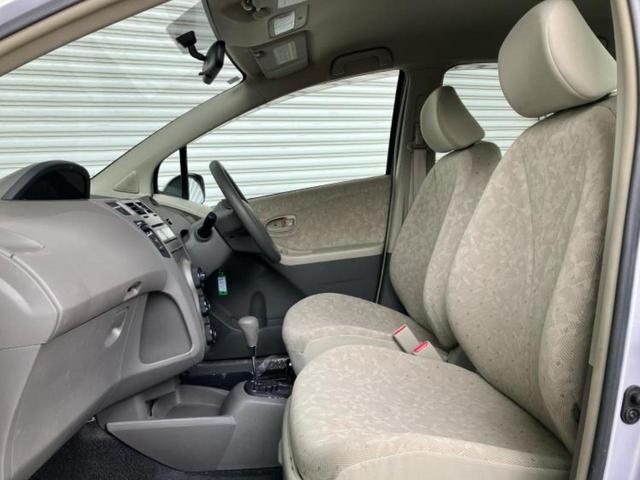 ヴィッツ F 新品タイヤ/EBD付ABS/エアバッグ 運転席/エアバッグ 助手席/パワーウインドウ/キーレスエントリー/パワーステアリング/ワンオーナー/マニュアルエアコン/ヘッドライトレベライザー/CD/ラジオ(7枚目)