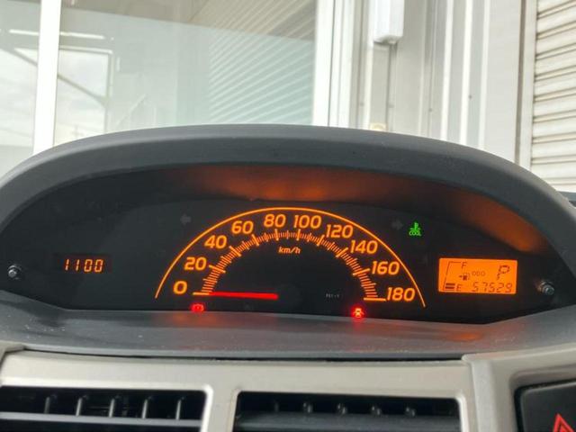 ヴィッツ F 新品タイヤ/EBD付ABS/エアバッグ 運転席/エアバッグ 助手席/パワーウインドウ/キーレスエントリー/パワーステアリング/ワンオーナー/マニュアルエアコン/ヘッドライトレベライザー/CD/ラジオ(10枚目)