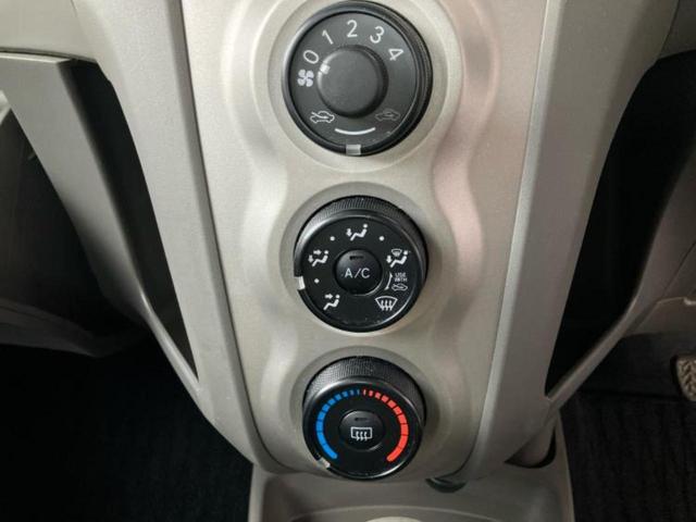 ヴィッツ F 新品タイヤ/EBD付ABS/エアバッグ 運転席/エアバッグ 助手席/パワーウインドウ/キーレスエントリー/パワーステアリング/ワンオーナー/マニュアルエアコン/ヘッドライトレベライザー/CD/ラジオ(25枚目)