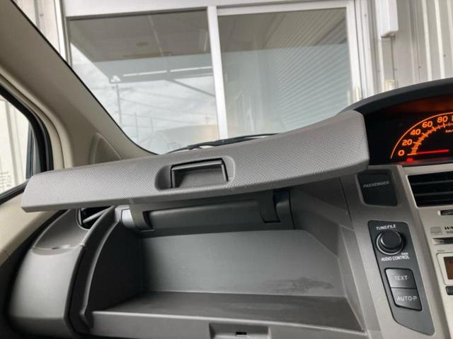 ヴィッツ F 新品タイヤ/EBD付ABS/エアバッグ 運転席/エアバッグ 助手席/パワーウインドウ/キーレスエントリー/パワーステアリング/ワンオーナー/マニュアルエアコン/ヘッドライトレベライザー/CD/ラジオ(29枚目)