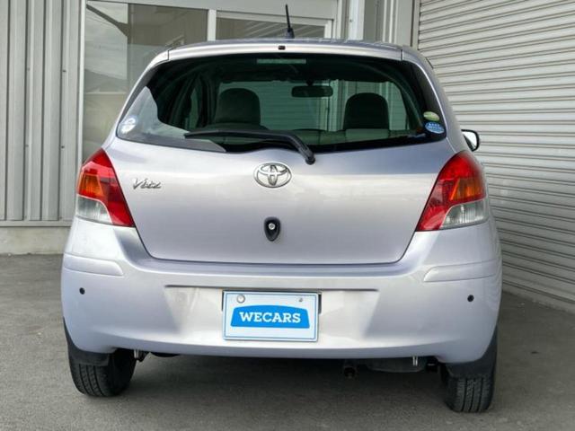 ヴィッツ F 新品タイヤ/EBD付ABS/エアバッグ 運転席/エアバッグ 助手席/パワーウインドウ/キーレスエントリー/パワーステアリング/ワンオーナー/マニュアルエアコン/ヘッドライトレベライザー/CD/ラジオ(36枚目)