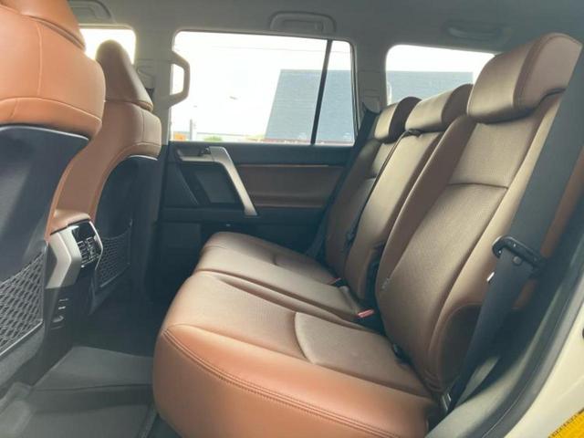 ランドクルーザープラド 4WD TX Lパッケージ70thアニバーサリーLtd 保証書/純正 9インチ SDナビ/衝突安全装置/シートヒーター/車線逸脱防止支援システム/シート 合皮/ヘッドランプ LED/ETC/EBD付ABS/横滑り防止装置/クルーズコントロール 電動シート(8枚目)