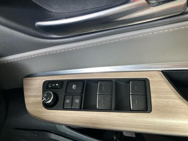 国産車から輸入車まで多様なお客様のニーズのお応えできるように、全国規模で豊富な在庫展開！車のことならＷＥＣＡＲＳへ！