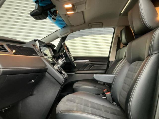 ＷＥＣＡＲＳでは各商談席に大型モニターをご用意しております！見やすい大画面でゆったりと全国の在庫をご覧いただけます！是非ご来店お待ちしております！