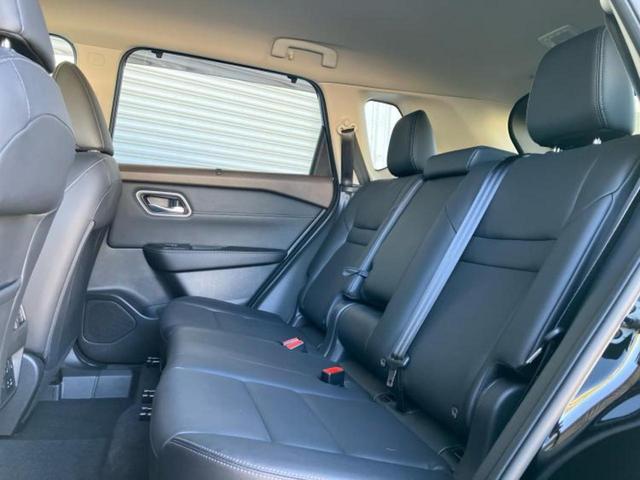 エクストレイル ４ＷＤ　Ｇ　ｅ－４ＯＲＣＥ　新品タイヤ／保証書／純正　１２．３インチ　メモリーナビ／インテリジェントルームミラー／エマージェンシーブレーキ／シートヒーター　全席／アラウンドビューモニター／車線逸脱防止支援システム　革シート（8枚目）