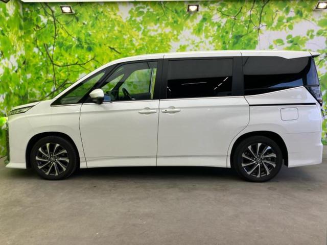 ヴォクシー Ｓ－Ｚ　保証書／ディスプレイオーディオ＋ナビ１０インチ／トヨタセーフティセンス／両側電動スライドドア／シートヒーター　前席／車線逸脱防止支援システム／シート　ハーフレザー／ドライブレコーダー　純正　ＤＶＤ再生（2枚目）