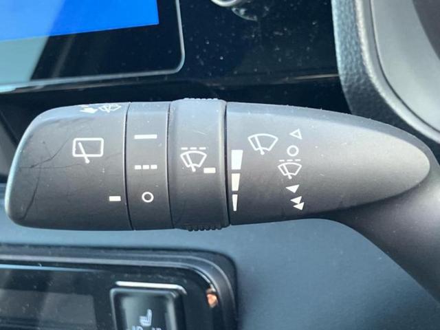 ヴォクシー Ｓ－Ｚ　保証書／ディスプレイオーディオ＋ナビ１０インチ／トヨタセーフティセンス／両側電動スライドドア／シートヒーター　前席／車線逸脱防止支援システム／シート　ハーフレザー／ドライブレコーダー　純正　ＤＶＤ再生（18枚目）