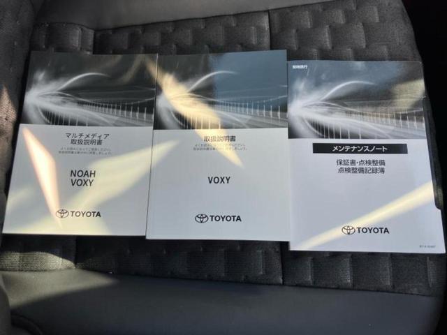 ヴォクシー Ｓ－Ｚ　保証書／ディスプレイオーディオ＋ナビ１０インチ／トヨタセーフティセンス／両側電動スライドドア／シートヒーター　前席／車線逸脱防止支援システム／シート　ハーフレザー／ドライブレコーダー　純正　ＤＶＤ再生（32枚目）