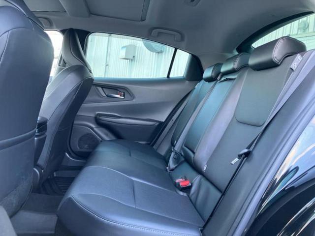 プリウス Ｚ　新品タイヤ／サンルーフ／保証書／純正　ＳＤナビ／衝突安全装置／シートヒーター／全方位モニター／車線逸脱防止支援システム／パーキングアシスト　自動操舵／電動バックドア／ヘッドランプ　ＬＥＤ　全周囲カメラ（8枚目）