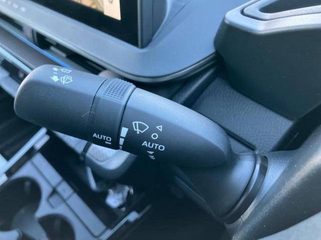 プリウス Ｚ　新品タイヤ／サンルーフ／保証書／純正　ＳＤナビ／衝突安全装置／シートヒーター／全方位モニター／車線逸脱防止支援システム／パーキングアシスト　自動操舵／電動バックドア／ヘッドランプ　ＬＥＤ　全周囲カメラ（16枚目）