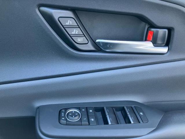 プリウス Ｚ　新品タイヤ／サンルーフ／保証書／純正　ＳＤナビ／衝突安全装置／シートヒーター／全方位モニター／車線逸脱防止支援システム／パーキングアシスト　自動操舵／電動バックドア／ヘッドランプ　ＬＥＤ　全周囲カメラ（28枚目）