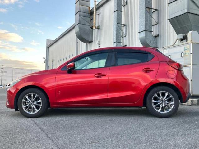 デミオ １３Ｓ　保証書／ディスプレイオーディオ／衝突安全装置／シートヒーター　前席／ヘッドランプ　ＬＥＤ／ＵＳＢジャック／Ｂｌｕｅｔｏｏｔｈ接続／ＥＴＣ／ＥＢＤ付ＡＢＳ／横滑り防止装置／アイドリングストップ（2枚目）