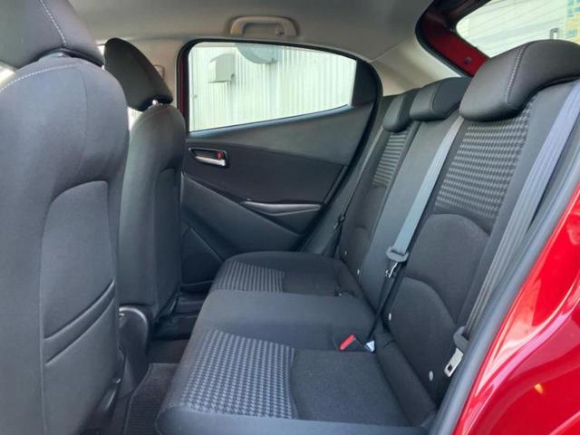 デミオ １３Ｓ　保証書／ディスプレイオーディオ／衝突安全装置／シートヒーター　前席／ヘッドランプ　ＬＥＤ／ＵＳＢジャック／Ｂｌｕｅｔｏｏｔｈ接続／ＥＴＣ／ＥＢＤ付ＡＢＳ／横滑り防止装置／アイドリングストップ（8枚目）