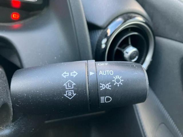 デミオ １３Ｓ　保証書／ディスプレイオーディオ／衝突安全装置／シートヒーター　前席／ヘッドランプ　ＬＥＤ／ＵＳＢジャック／Ｂｌｕｅｔｏｏｔｈ接続／ＥＴＣ／ＥＢＤ付ＡＢＳ／横滑り防止装置／アイドリングストップ（13枚目）