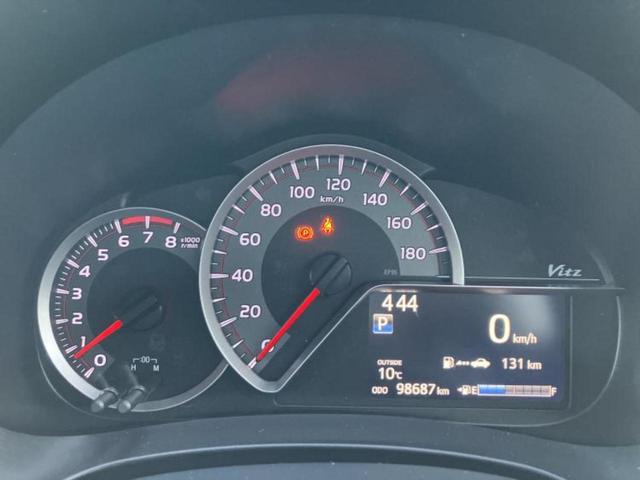ヴィッツ Ｆスマートスタイル　保証書／純正　ＳＤナビ／ドライブレコーダー　純正／Ｂｌｕｅｔｏｏｔｈ接続／ＥＴＣ／ＥＢＤ付ＡＢＳ／横滑り防止装置／アイドリングストップ／バックモニター／フルセグＴＶ／エンジンスタートボタン　ドラレコ（12枚目）