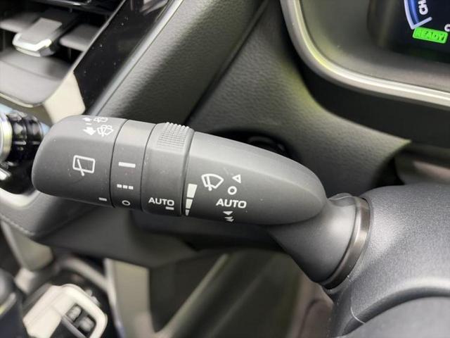 カローラクロス ハイブリッドＺ　保証書／純正　１０．５インチ　メモリーナビ／トヨタセーフティセンス／シートヒーター　前席／パノラミックビューモニター／車線逸脱防止支援システム／シート　ハーフレザー／パーキングアシスト　自動操舵（16枚目）