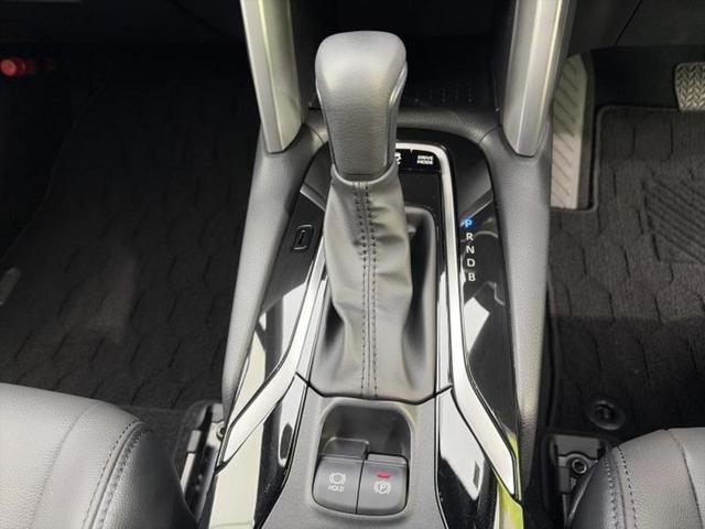 カローラクロス ハイブリッドＺ　保証書／純正　１０．５インチ　メモリーナビ／トヨタセーフティセンス／シートヒーター　前席／パノラミックビューモニター／車線逸脱防止支援システム／シート　ハーフレザー／パーキングアシスト　自動操舵（17枚目）