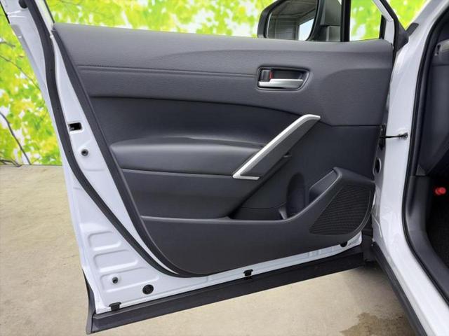 カローラクロス ハイブリッドＺ　保証書／純正　１０．５インチ　メモリーナビ／トヨタセーフティセンス／シートヒーター　前席／パノラミックビューモニター／車線逸脱防止支援システム／シート　ハーフレザー／パーキングアシスト　自動操舵（21枚目）