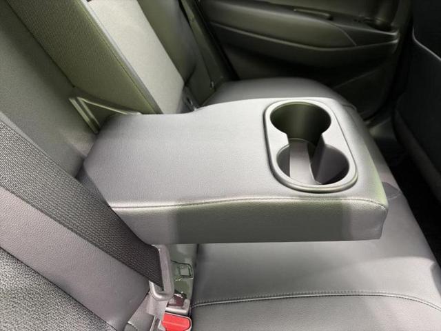 カローラクロス ハイブリッドＺ　保証書／純正　１０．５インチ　メモリーナビ／トヨタセーフティセンス／シートヒーター　前席／パノラミックビューモニター／車線逸脱防止支援システム／シート　ハーフレザー／パーキングアシスト　自動操舵（32枚目）