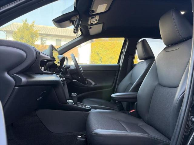 ヤリスクロス ハイブリッドＺ　ディスプレイオーディオ＋ナビ／デジタルインナーミラー／トヨタセーフティセンス／シートヒーター　前席／全方位モニター／シート　ハーフレザー／電動バックドア／ヘッドランプ　ＬＥＤ　衝突被害軽減システム（7枚目）