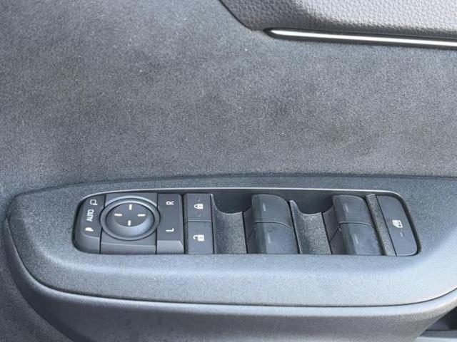 ヤリスクロス ハイブリッドＺ　ディスプレイオーディオ＋ナビ／デジタルインナーミラー／トヨタセーフティセンス／シートヒーター　前席／全方位モニター／シート　ハーフレザー／電動バックドア／ヘッドランプ　ＬＥＤ　衝突被害軽減システム（25枚目）