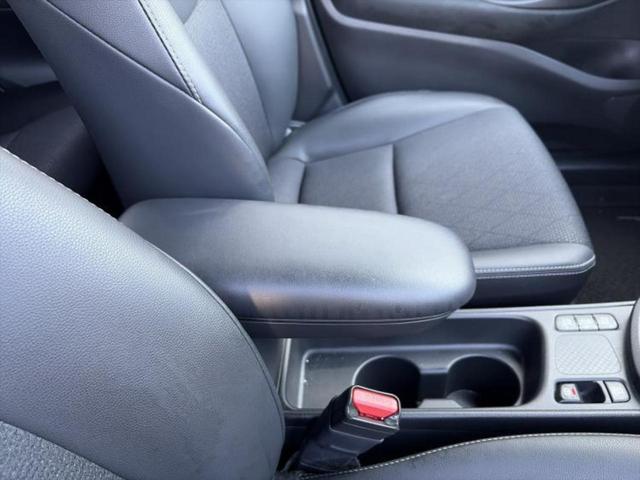 ヤリスクロス ハイブリッドＺ　ディスプレイオーディオ＋ナビ／デジタルインナーミラー／トヨタセーフティセンス／シートヒーター　前席／全方位モニター／シート　ハーフレザー／電動バックドア／ヘッドランプ　ＬＥＤ　衝突被害軽減システム（29枚目）