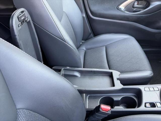 ヤリスクロス ハイブリッドＺ　ディスプレイオーディオ＋ナビ／デジタルインナーミラー／トヨタセーフティセンス／シートヒーター　前席／全方位モニター／シート　ハーフレザー／電動バックドア／ヘッドランプ　ＬＥＤ　衝突被害軽減システム（30枚目）