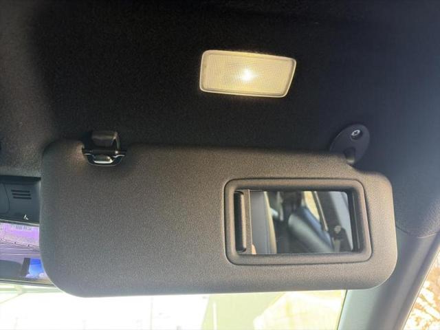 ヤリスクロス ハイブリッドＺ　ディスプレイオーディオ＋ナビ／デジタルインナーミラー／トヨタセーフティセンス／シートヒーター　前席／全方位モニター／シート　ハーフレザー／電動バックドア／ヘッドランプ　ＬＥＤ　衝突被害軽減システム（32枚目）