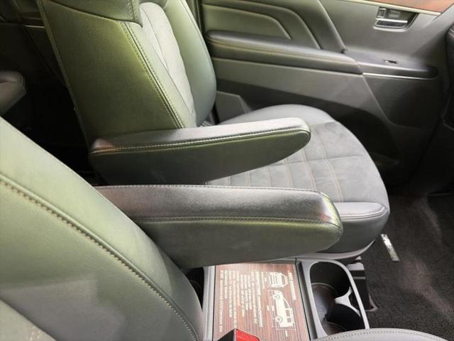 デリカＤ：５ ４ＷＤジャスパー　社外　１１インチ　ＳＤナビ／フリップダウンモニター　社外　１０．１インチ／イーアシスト（ミツビシ）／両側電動スライドドア／マルチアラウンドモニター／車線逸脱防止支援システム／シート　ハーフレザー（31枚目）