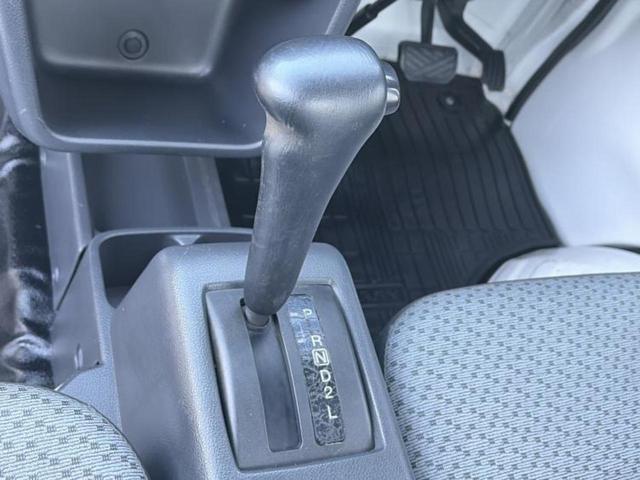 キャリイトラック ４ＷＤ　ＫＣ　新品タイヤ／エアバッグ　運転席／衝突安全ボディ／パワーステアリング／マニュアルエアコン／最大積載量３５０ｋｇ／ヘッドライトレベライザー／三方開／ラジオ　４ＷＤ（13枚目）