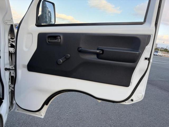 キャリイトラック ４ＷＤ　ＫＣ　新品タイヤ／エアバッグ　運転席／衝突安全ボディ／パワーステアリング／マニュアルエアコン／最大積載量３５０ｋｇ／ヘッドライトレベライザー／三方開／ラジオ　４ＷＤ（19枚目）