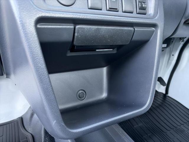 キャリイトラック ４ＷＤ　ＫＣ　新品タイヤ／エアバッグ　運転席／衝突安全ボディ／パワーステアリング／マニュアルエアコン／最大積載量３５０ｋｇ／ヘッドライトレベライザー／三方開／ラジオ　４ＷＤ（26枚目）
