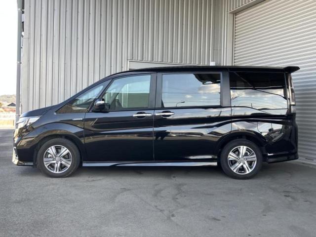 ステップワゴンスパーダ スパーダハイブリッドＧ・ＥＸホンダセンシング　新品タイヤ／保証書／純正　９インチ　ＳＤナビ／フリップダウンモニター／衝突安全装置／両側電動スライドドア／シートヒーター／車線逸脱防止支援システム／シート　合皮／ヘッドランプ　ＬＥＤ　バックカメラ（2枚目）