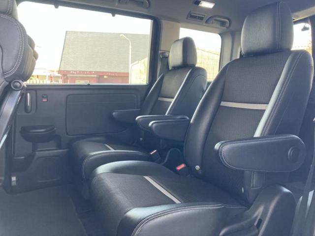 ステップワゴンスパーダ スパーダハイブリッドＧ・ＥＸホンダセンシング　新品タイヤ／保証書／純正　９インチ　ＳＤナビ／フリップダウンモニター／衝突安全装置／両側電動スライドドア／シートヒーター／車線逸脱防止支援システム／シート　合皮／ヘッドランプ　ＬＥＤ　バックカメラ（8枚目）