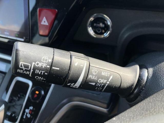 ステップワゴンスパーダ スパーダハイブリッドＧ・ＥＸホンダセンシング　新品タイヤ／保証書／純正　９インチ　ＳＤナビ／フリップダウンモニター／衝突安全装置／両側電動スライドドア／シートヒーター／車線逸脱防止支援システム／シート　合皮／ヘッドランプ　ＬＥＤ　バックカメラ（16枚目）