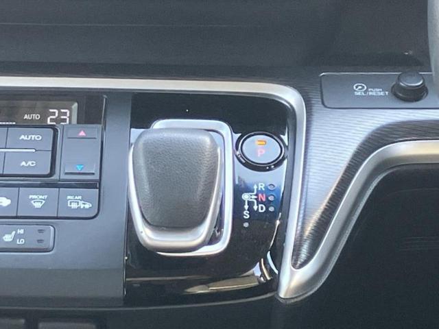 ステップワゴンスパーダ スパーダハイブリッドＧ・ＥＸホンダセンシング　新品タイヤ／保証書／純正　９インチ　ＳＤナビ／フリップダウンモニター／衝突安全装置／両側電動スライドドア／シートヒーター／車線逸脱防止支援システム／シート　合皮／ヘッドランプ　ＬＥＤ　バックカメラ（17枚目）