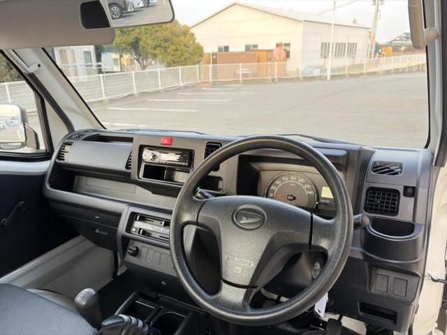 ハイゼットトラック スタンダード　新品タイヤ／保証書／エアバッグ　運転席／パワーステアリング／オートライト／ワンオーナー／マニュアルエアコン／取扱説明書／ユーザー買取車／最大積載量３５０ｋｇ／アクセサリーソケット／間欠ワイパー（4枚目）