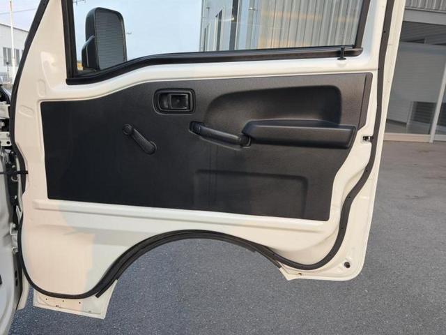 ハイゼットトラック スタンダード　新品タイヤ／保証書／エアバッグ　運転席／パワーステアリング／オートライト／ワンオーナー／マニュアルエアコン／取扱説明書／ユーザー買取車／最大積載量３５０ｋｇ／アクセサリーソケット／間欠ワイパー（8枚目）