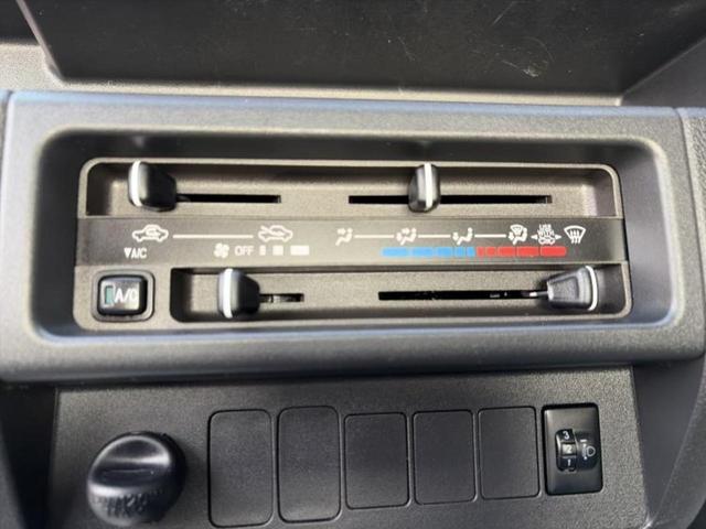 ハイゼットトラック スタンダード　新品タイヤ／保証書／エアバッグ　運転席／パワーステアリング／オートライト／ワンオーナー／マニュアルエアコン／取扱説明書／ユーザー買取車／最大積載量３５０ｋｇ／アクセサリーソケット／間欠ワイパー（17枚目）