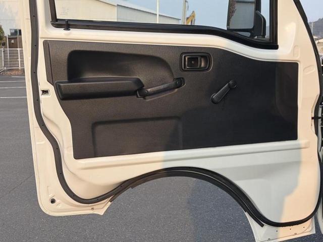 ハイゼットトラック スタンダード　新品タイヤ／保証書／エアバッグ　運転席／パワーステアリング／オートライト／ワンオーナー／マニュアルエアコン／取扱説明書／ユーザー買取車／最大積載量３５０ｋｇ／アクセサリーソケット／間欠ワイパー（19枚目）
