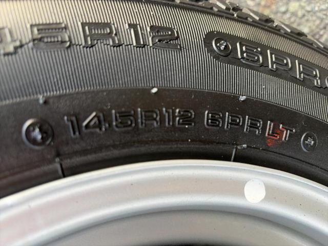 ハイゼットトラック スタンダード　新品タイヤ／保証書／エアバッグ　運転席／パワーステアリング／オートライト／ワンオーナー／マニュアルエアコン／取扱説明書／ユーザー買取車／最大積載量３５０ｋｇ／アクセサリーソケット／間欠ワイパー（33枚目）