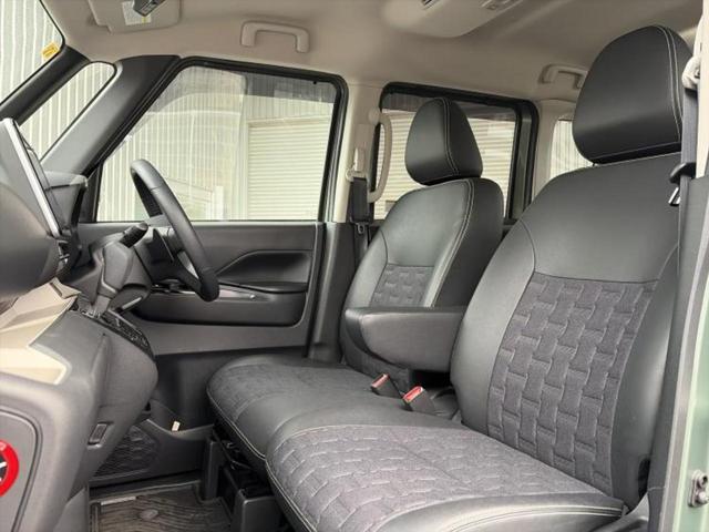 デリカミニ Ｔプレミアム　保証書／純正　９インチ　ＳＤナビ／デジタルインナーミラー／イーアシスト（ミツビシ）／両側電動スライドドア／シートヒーター　前席／全方位モニター／ドライブレコーダー　前後／ヘッドランプ　ＬＥＤ　ドラレコ（7枚目）