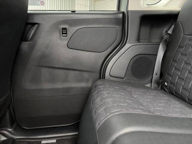 デリカミニ Ｔプレミアム　保証書／純正　９インチ　ＳＤナビ／デジタルインナーミラー／イーアシスト（ミツビシ）／両側電動スライドドア／シートヒーター　前席／全方位モニター／ドライブレコーダー　前後／ヘッドランプ　ＬＥＤ　ドラレコ（17枚目）