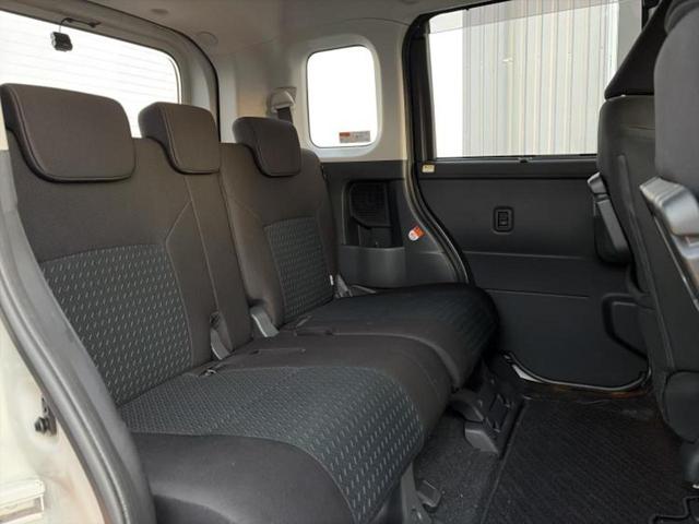 ルーミー カスタムＧ　新品タイヤ／保証書／純正　９インチ　ＳＤナビ／スマートアシスト（トヨタ・ダイハツ）／両側電動スライドドア／ヘッドランプ　ＬＥＤ／Ｂｌｕｅｔｏｏｔｈ接続／ＥＴＣ／横滑り防止装置　衝突被害軽減システム（6枚目）