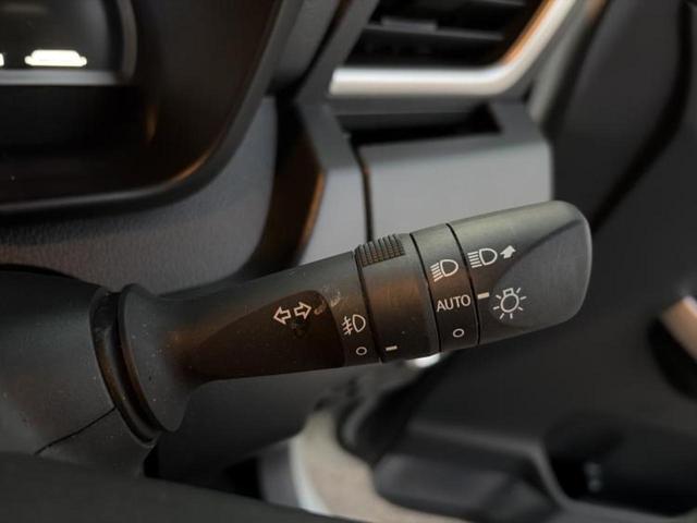 ルーミー カスタムＧ　新品タイヤ／保証書／純正　９インチ　ＳＤナビ／スマートアシスト（トヨタ・ダイハツ）／両側電動スライドドア／ヘッドランプ　ＬＥＤ／Ｂｌｕｅｔｏｏｔｈ接続／ＥＴＣ／横滑り防止装置　衝突被害軽減システム（15枚目）