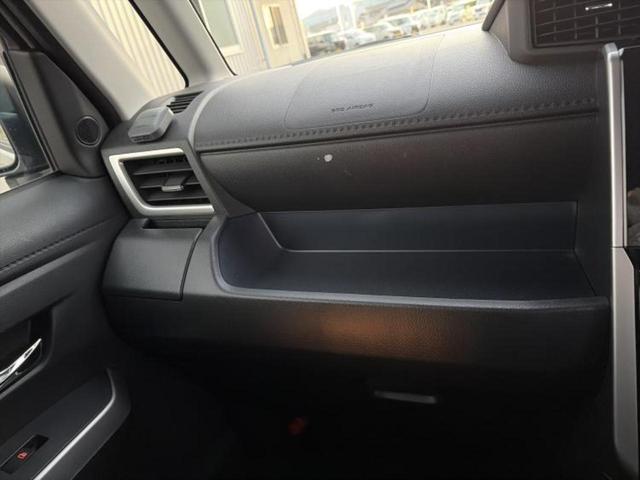 ルーミー カスタムＧ　新品タイヤ／保証書／純正　９インチ　ＳＤナビ／スマートアシスト（トヨタ・ダイハツ）／両側電動スライドドア／ヘッドランプ　ＬＥＤ／Ｂｌｕｅｔｏｏｔｈ接続／ＥＴＣ／横滑り防止装置　衝突被害軽減システム（31枚目）